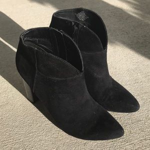 Nine West Pointed Toe Suede Booties